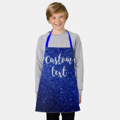 独自の青いグリッターパーソナライズされたKids Apの作成 エプロン (着用した状態)