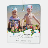 独自の2枚の写真を追加するフェスティバルライトのカスタムクリスマス セラミックオーナメント (左)