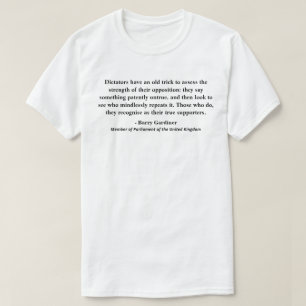 独裁者は評価する古いトリックを持っている......... Tシャツ