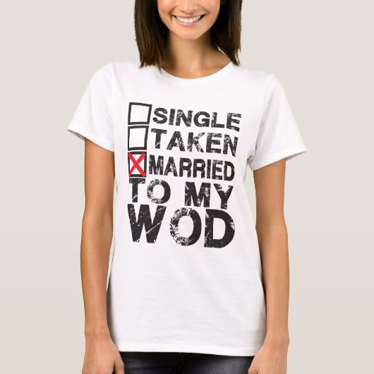 独身のWODに連結婚したれて行く Tシャツ (正面)