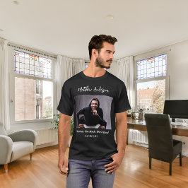 独身写真の男の神話伝説の名前楽しい Tシャツ