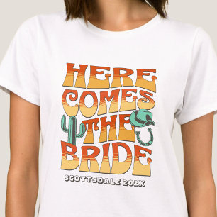 独身最後の夜の西部劇カントリー・パーティー デズート・グルーヴィー Tシャツ