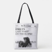 独身最後の新聞 斜面でのラスト Toast On The Slopes In トートバッグ (裏面)