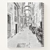 狭いイタリアン通り – 黒と白の鉛筆アート ノートブック (裏面)