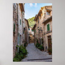 狭い通りでバールデモッサ村 – Mallorca