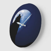 狼が月の丸い時計で吠える ラージ壁時計 (傾斜)