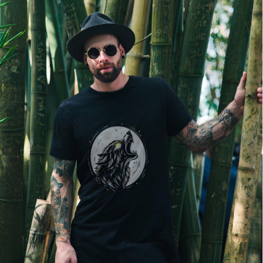 狼が月を見て吠える Tシャツ