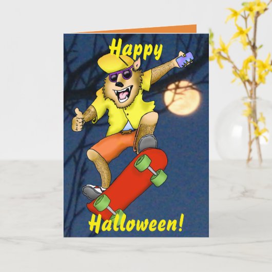狼人間のスケートボーダーのハロウィンの挨拶状 カード (黄色い花)