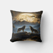 狼威厳のあるは満月の下で吠える クッション (正面)