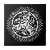 猟犬が付いているケルト結び目模様のリング タイル (正面)