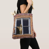 猫おもしろいが窓から覗き込むバッグ トートバッグ (クローズアップ)