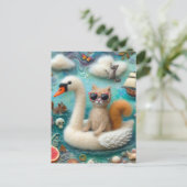 猫おもしろいとウールの白鳥が浮く ポストカード (スタンド正面)