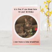 猫おもしろいは寝るのが遅いと誕生日 カード (黄色い花)
