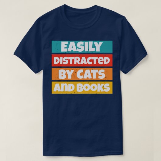 猫おもしろいやブーに気を取られる本好き Tシャツ (デザイン正面)