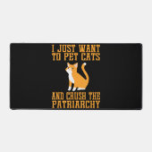 猫おもしろいを飼い家父長制Tシャツを潰す デスクマット (正面)