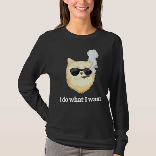 猫おもしろい喫煙好きなことをする Tシャツ (正面)