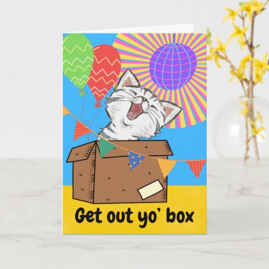 猫おもしろい誕生日が箱を出す カード (黄色い花)