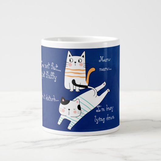 猫おもしろい、私は専門マ忙しグを倒している ジャンボコーヒーマグカップ (正面)