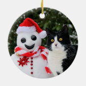 猫およびサンタの雪だるまのクリスマスのおもしろいなこつの装飾 セラミックオーナメント (裏面)