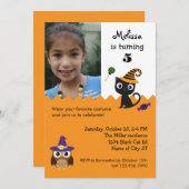 猫およびフクロウのハロウィンの誕生日の写真の招待状 招待状 (正面/裏面)