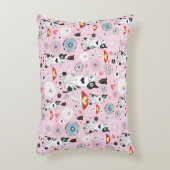 猫および花のパターン アクセントクッション (正面(垂直))