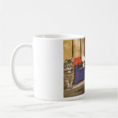 猫および花箱を特色にするマグ コーヒーマグカップ (左)