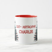 猫がいけなクリスマスツリーの贈り物を飛びパーソナライズされた越す マグカップ (中央)