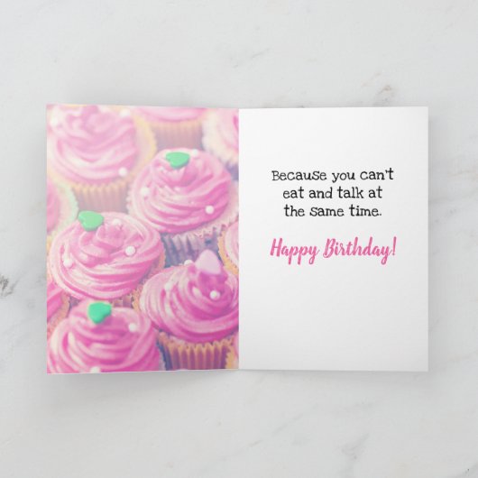 猫がおもしろい誕生日にカップケーキを作る カード (内部)