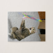猫がじゃれ合いおもちゃパズルを攻撃 ジグソーパズル (横)