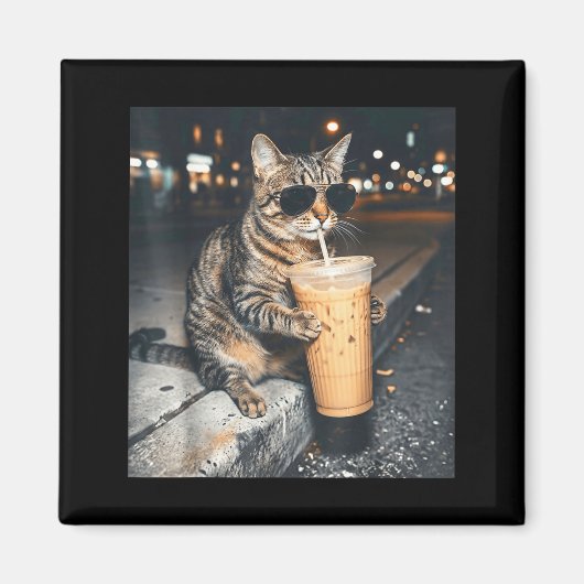 猫がアイスコーヒーを飲む面白い動物のミーム 男性 女性 マグネット (正面)