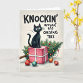 猫がクリスマスの木をいじくる面白いカード カード (黄色い花)