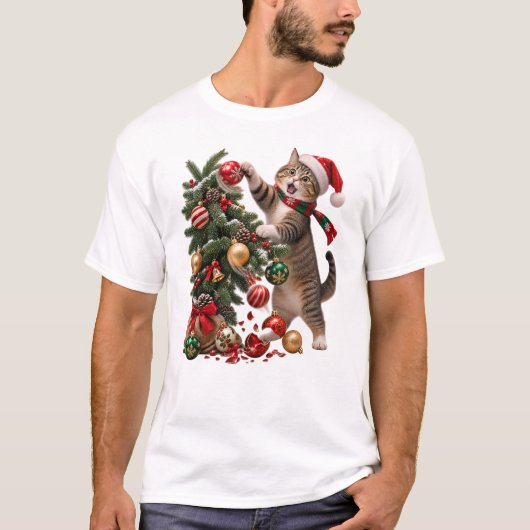 猫がクリスマス装飾を倒す Tシャツ (正面)