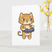 猫がコントローラーで遊んでいる カード (黄色い花)