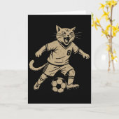 猫がサッカーで遊んでいる カード (黄色い花)