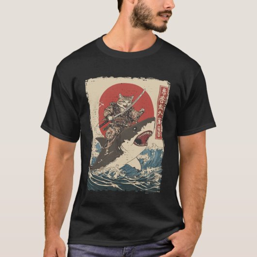 猫がサメに乗る浮世絵風サムライ Tシャツ (正面)
