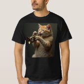 猫がトランペットを演奏中。 Tシャツ (正面)