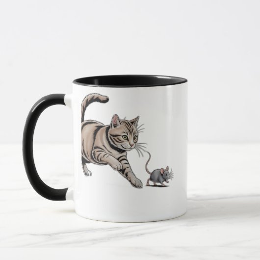 猫がネズミを追いかける面白い動物の狩りのイラスト マグカップ (左)