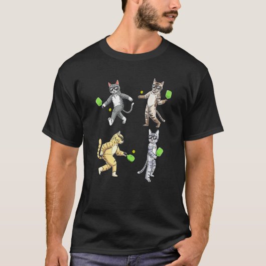 猫がピックルボールをしている Tシャツ (正面)