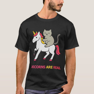 猫がユニコーンに乗っている Tシャツ