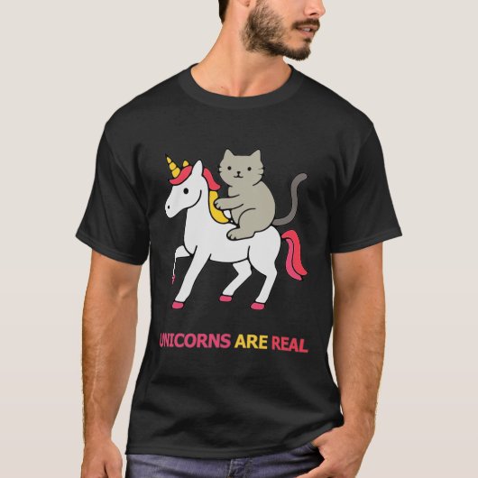 猫がユニコーンに乗っている Tシャツ (正面)