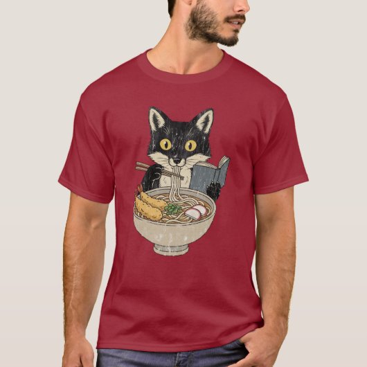 猫がラーメンを食べながら本を読む Tシャツ (正面)