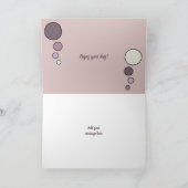 猫が丸まって眠っている写真グリーン紫の誕生日 カード (内部)