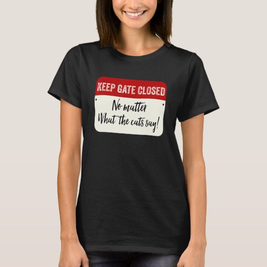 猫が何と言おうとゲートは閉じたままに Tシャツ (正面)