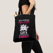 猫が大好きで住んでいた生まれ女性威厳がある トートバッグ (クローズアップ)