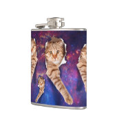 猫が宇宙側の裂けた穴を見上げる フラスク (左)