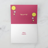 猫が寝ている写真ピンクの黄色の誕生日を丸めた カード (内部)