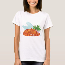 猫が寝ている....猫は猫の仮装をしている Tシャツ