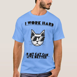猫が幸せに暮らせるように一生懸命働く – ねこ好きのための面白いデザイン Tシャツ