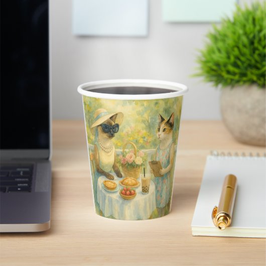 猫が庭でピクニックをする 紙コップ (インサイチュ)