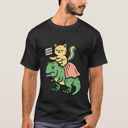 猫が恐竜に乗る T-レックス 子猫好き 冗談 Tシャツ (正面)